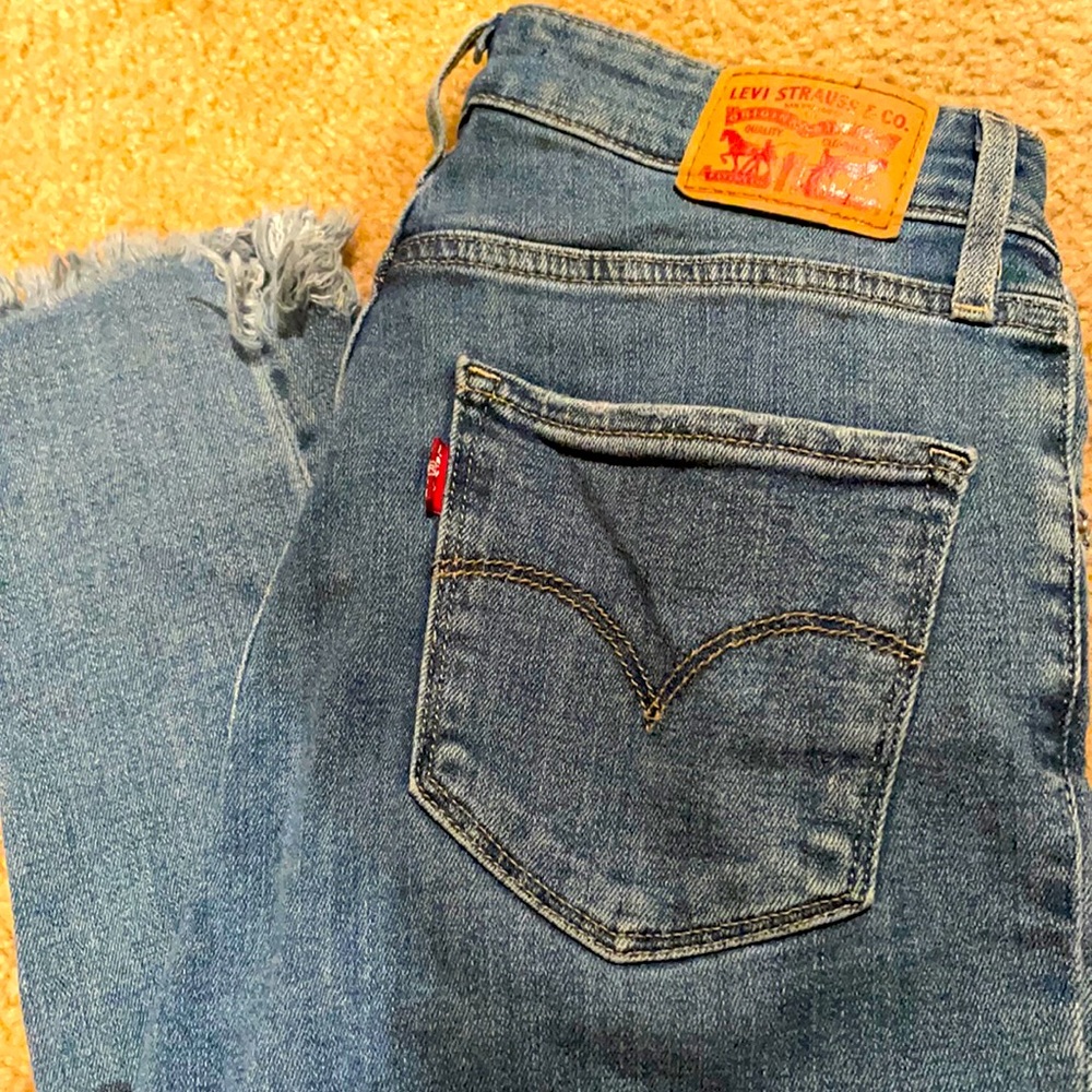Skinny Levi jeans *GREAT CONDITION* size 27